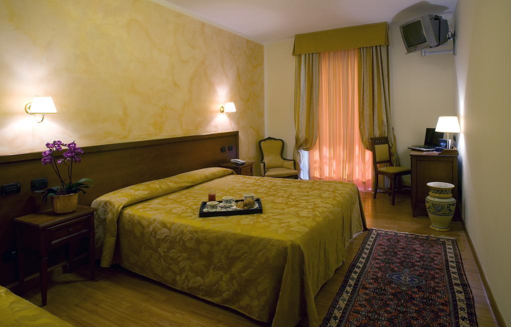 Hotel Scaligero Sommacampagna Zewnętrze zdjęcie